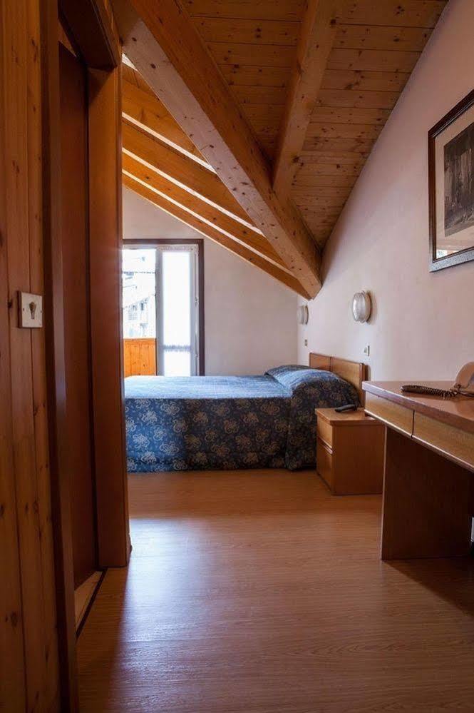 Hotel Il Catturanino Madonna di Campiglio Bagian luar foto